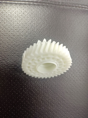 Stampo di plastica White Gear su misura: fabbricazione professionale, design raffinato